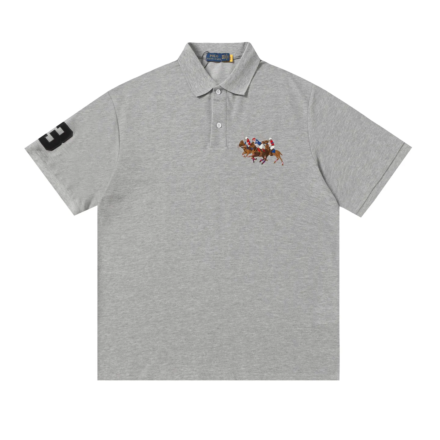 P160 Style No.: A011 [Ralph Lauren Classic Three Ponies Digital Embroidered Polo Shirt] ✅250 grams of fine cotton pique fabric, custom-woven and dyed threads ✅Original stickers Scan the QR code to enter the official website ✅Large version, loose and stylish, can wear up to 210 pounds Color: Black White Navy Blue Sky Blue Dark Gray Floral Gray Size: S-XL